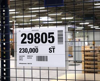 Muovitasku A4 vaaka, metallipidikkeillä ja läpällä 50 kpl Muovitasku A4 vaaka, metallipidikkeillä ja läpällä 50 kpl