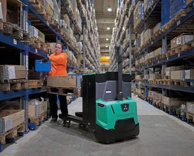 Mitsubishi PREMIA Lavansiirtovaunut