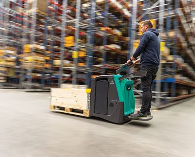 Mitsubishi PREMIA Lavansiirtovaunut