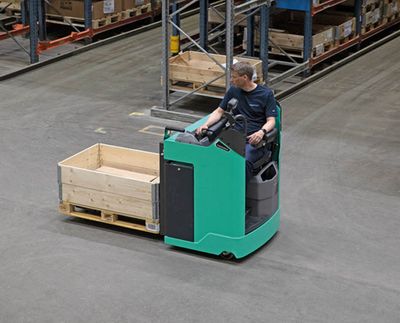 Mitsubishi PREMIA Lavansiirtovaunut