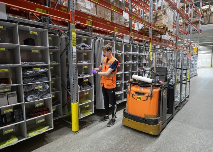 Pientavaran varastointi lavahyllyssa