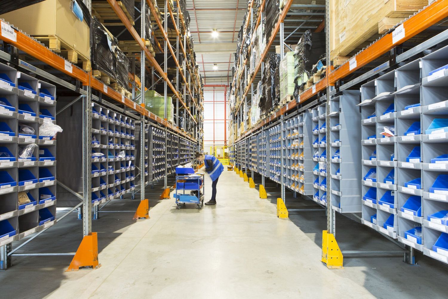 Vaakapalkkeihin asennettava tiheä varastointijärjestelmä